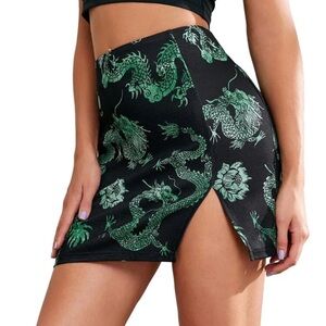 SHEIN EZwear Black and Green Dragon Split Hem High Rise Mini Skirt